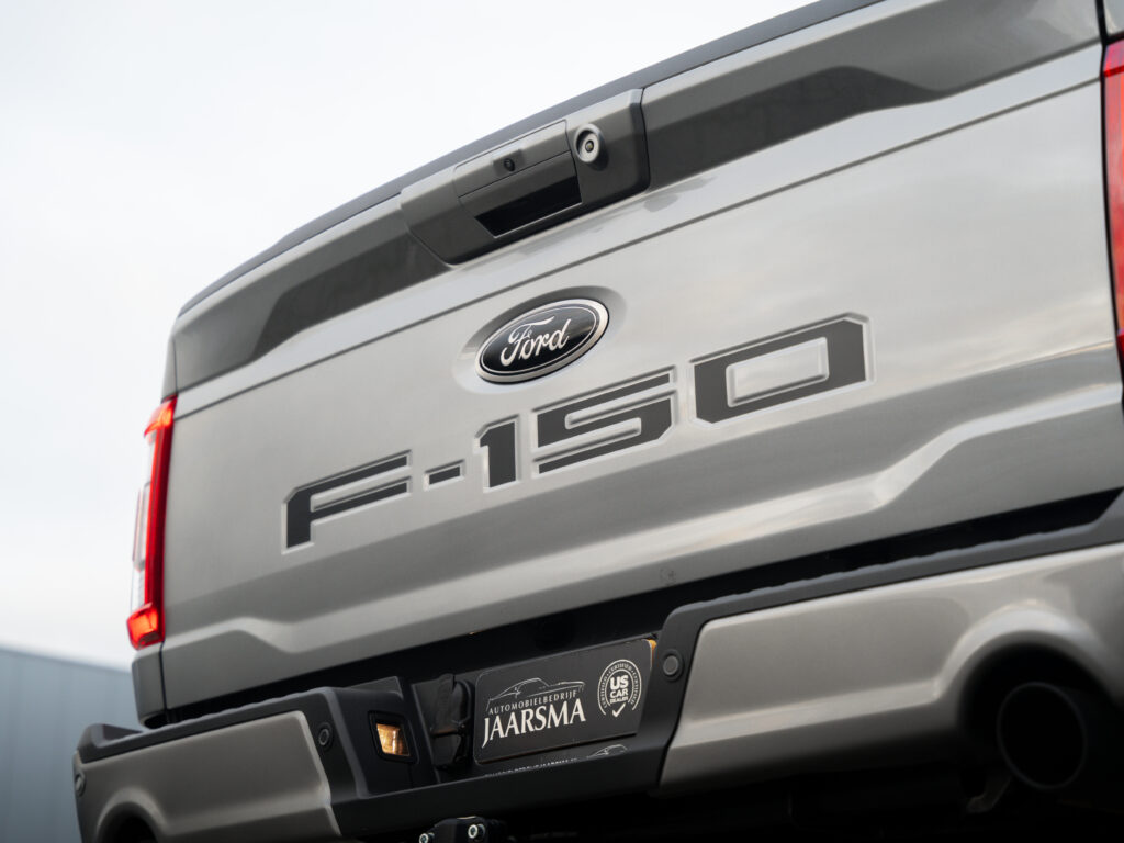 Ford F-150 Lariat Black Appearance - afbeelding f-150 logo