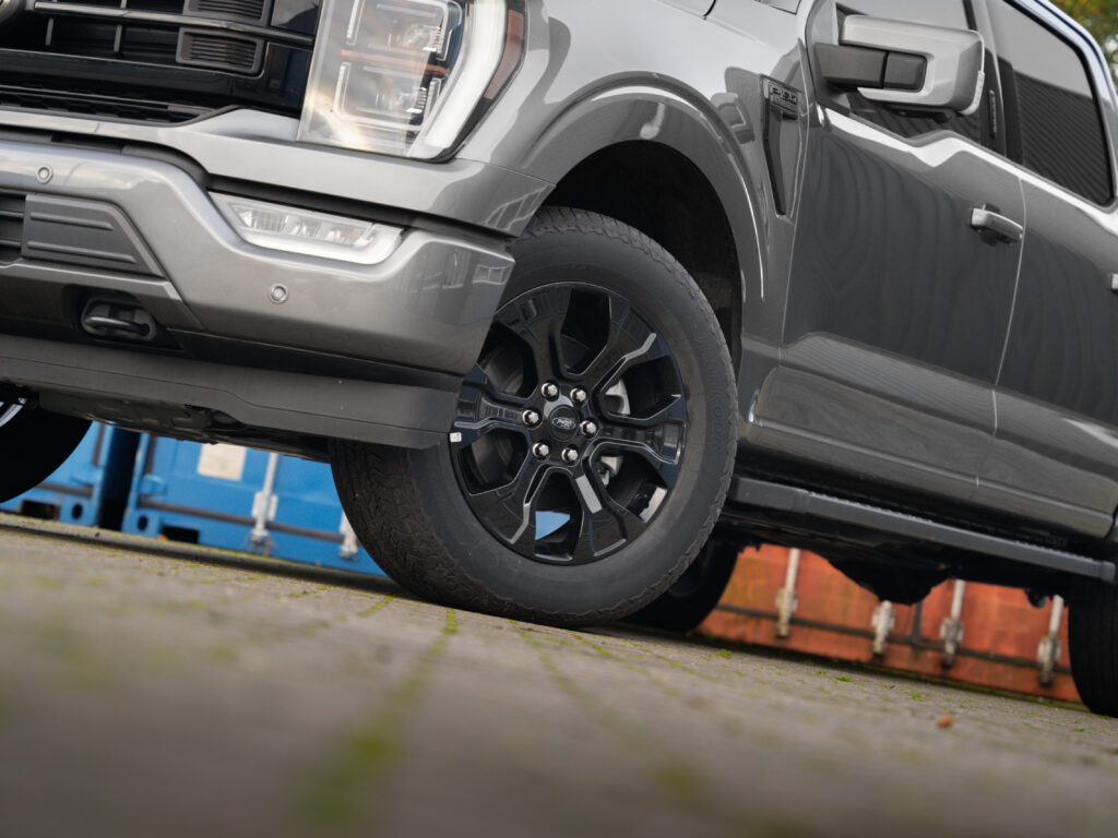 Ford F-150 Lariat Black Appearance -