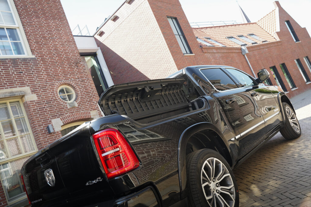 RAM 1500 Tungsten - nrambox
