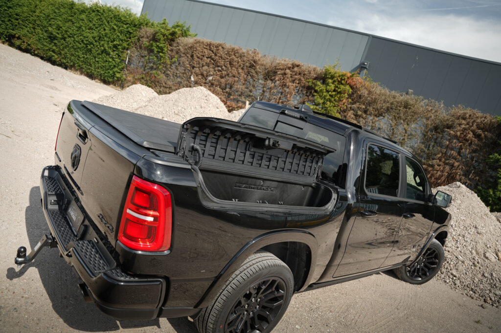 RAM 1500 Limited Night 2025 RAMbox
